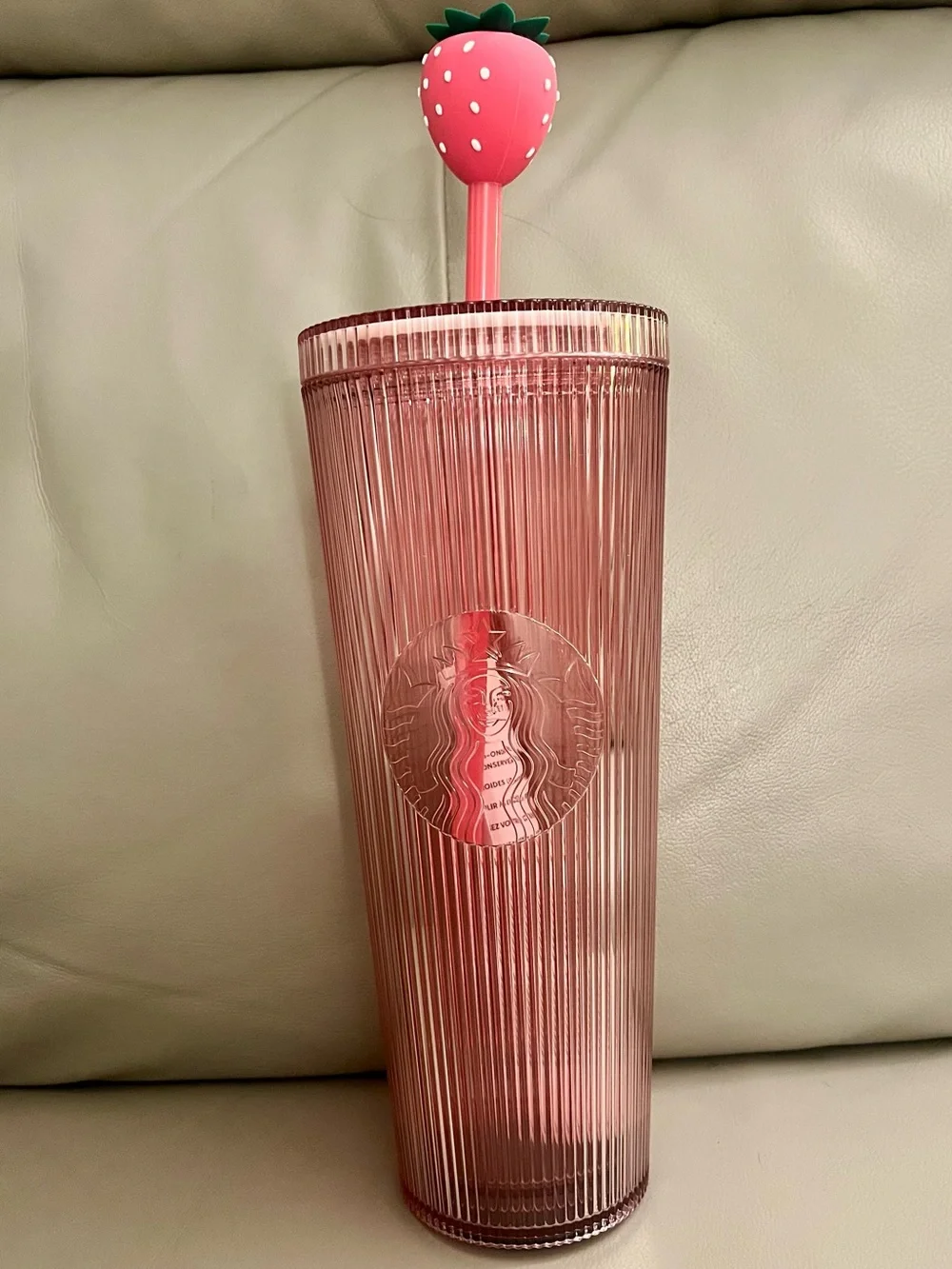 ✨🍓 VIRAL Starbucks pink drink collection tumbler w/ strawberry topper 24oz NWT